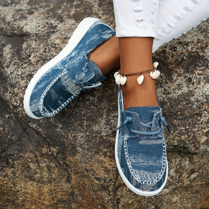 Astretira - Comfortable Lace-Up Flat Sneakers