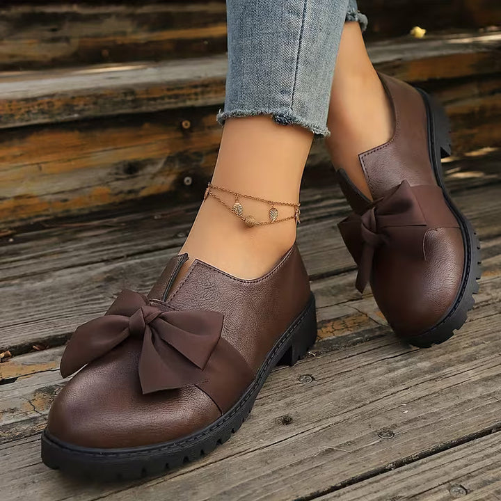 Gwenis - Elegant Bow Accent Round Toe Chunky Sole Loafers